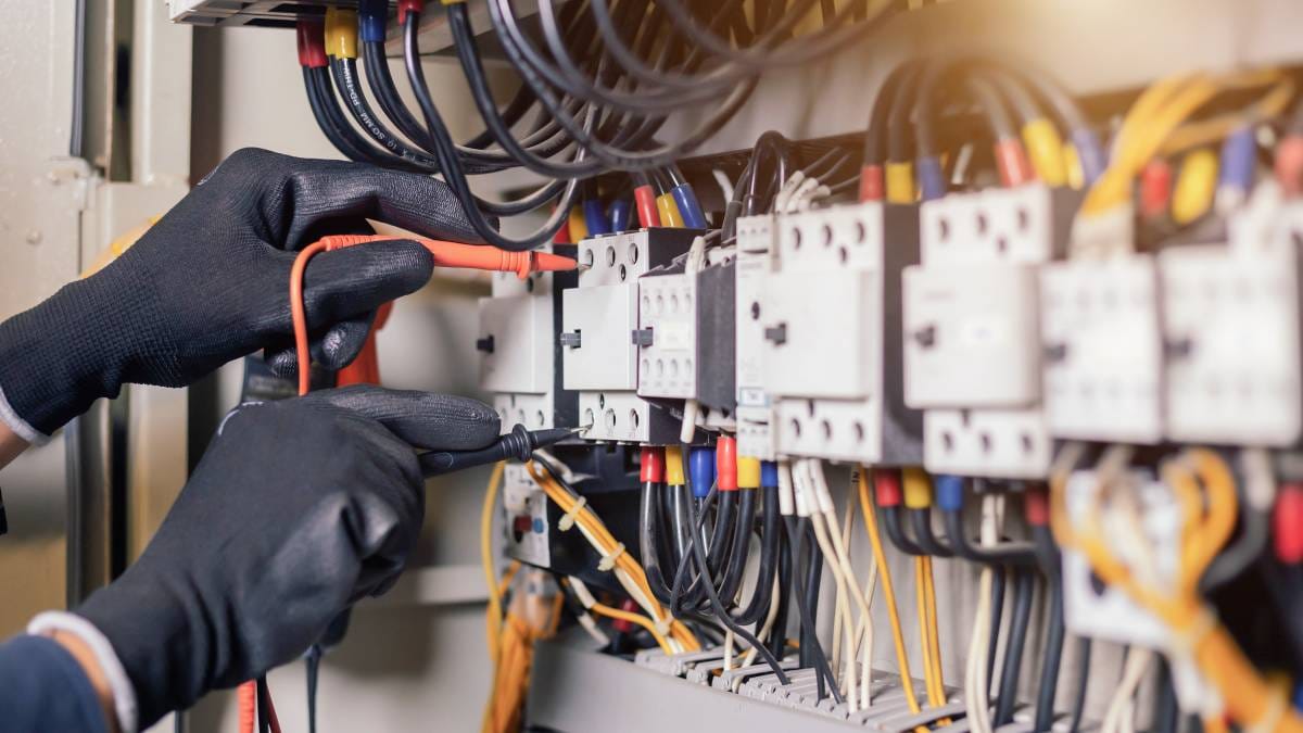 Ein Leitfaden zur erfolgreichen DGUV V3 Prüfung