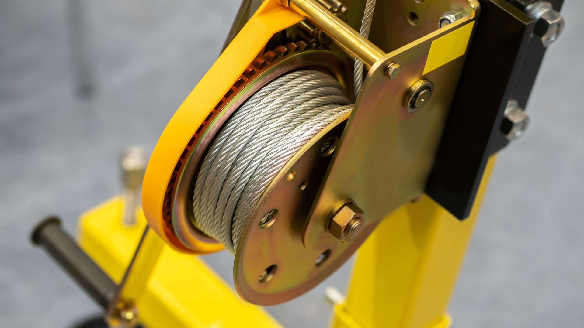 Sichere Lastenbewegung mit der Seilwinde: Tipps und Tricks