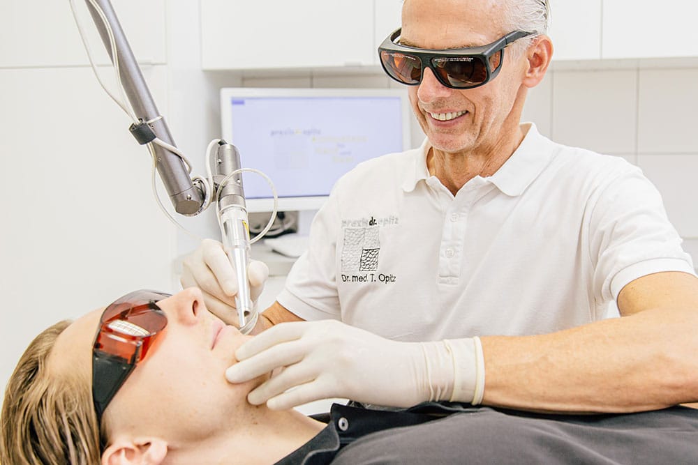 Dermatologie entmystifiziert: Geheimnisse enthüllt von einem Hautarzt
