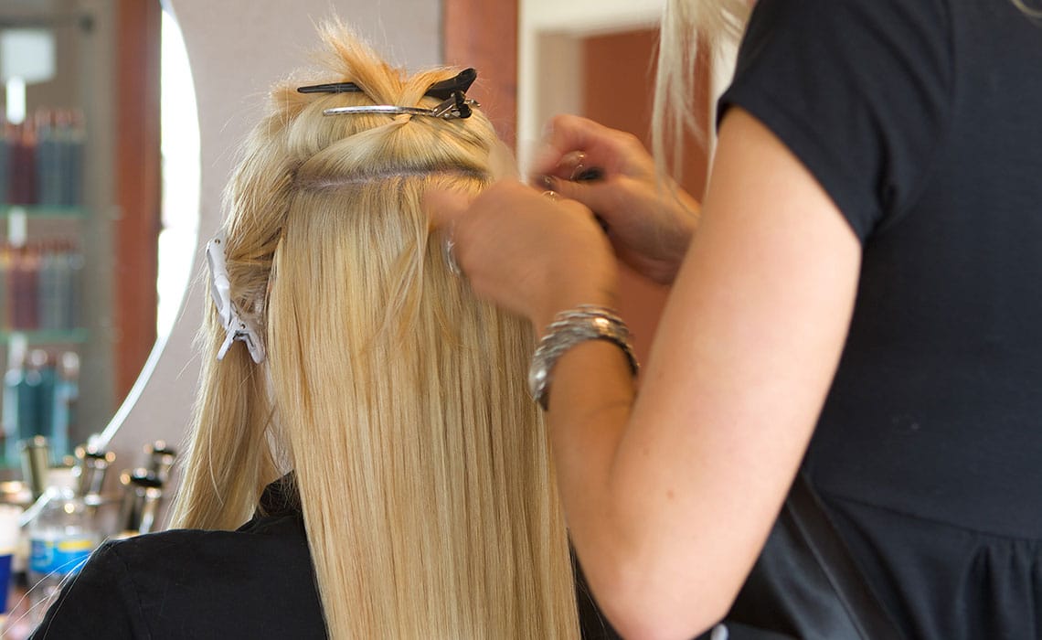 Haarverlängerung neu definiert: Tape Extensions für alle Haartypen