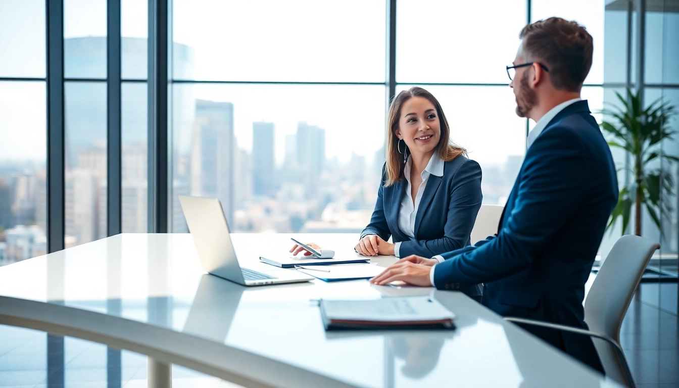 Headhunter Schweiz führt ein Gespräch in einem modernen Büro mit einem potenziellen Kandidaten.